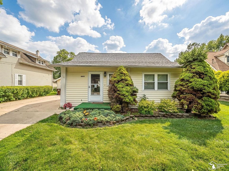 1st image of 13857 Lake Dr