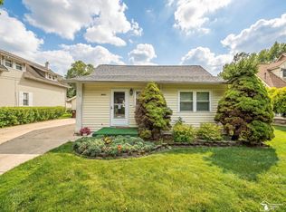 13857 Lake Dr, Monroe, MI 48161
