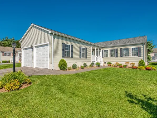 20 Edgestone Dr, Bridgewater, MA 02324