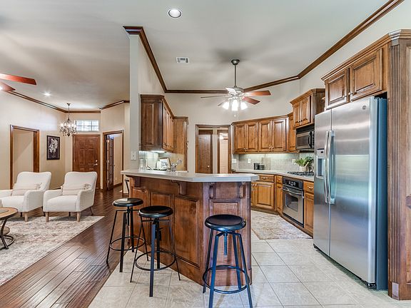 4th image of 16616 Hardwood Pl