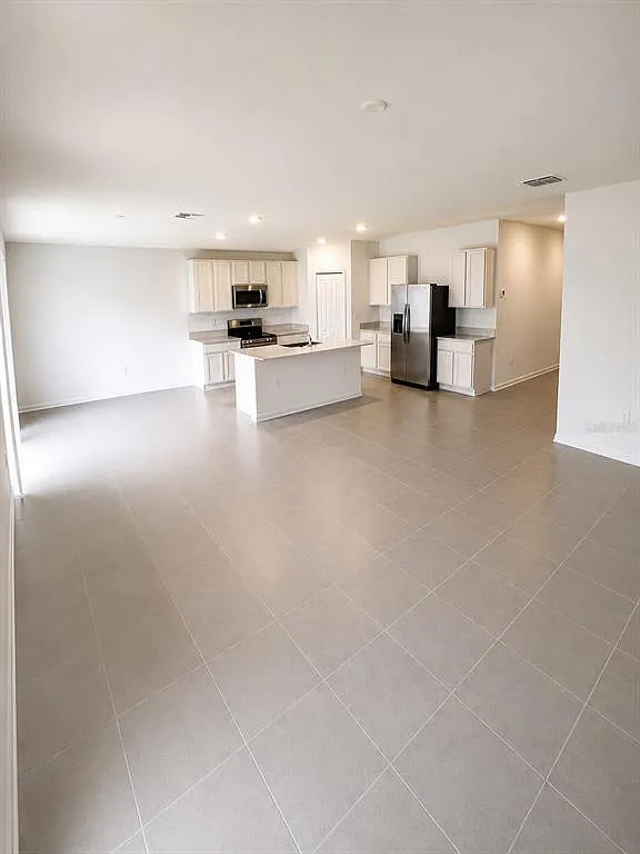 4 bed, 2.0 bath, 1824 sqft, $2,349 — Photo 2