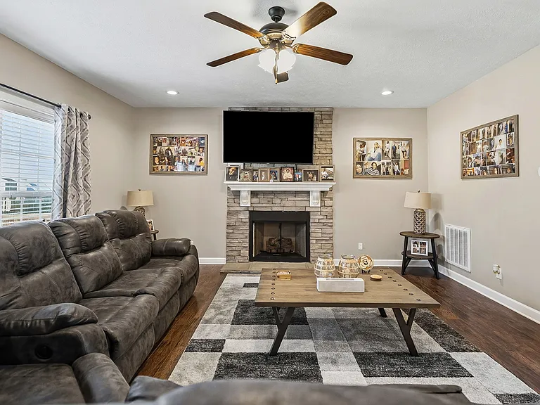 3747 Windmill Dr — Photo 23