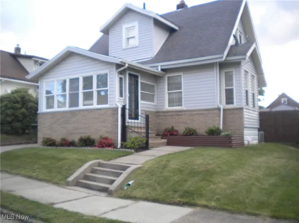 161 25th St NW, Barberton, OH 44203