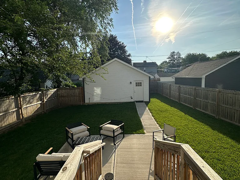 157 N Powell Ave — Photo 10