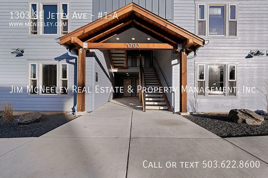 Now Available! Lower level 2 bed/ 1 bath w/ 1 Assigned Parking Spot + Storage Room — Photo 2