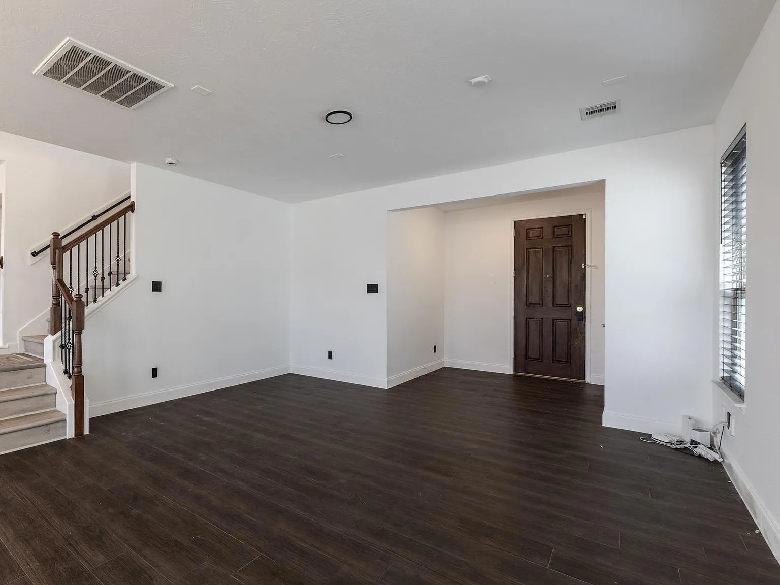 3 bed, 2.5 bath, 2162 sqft, $2,400 — Photo 3