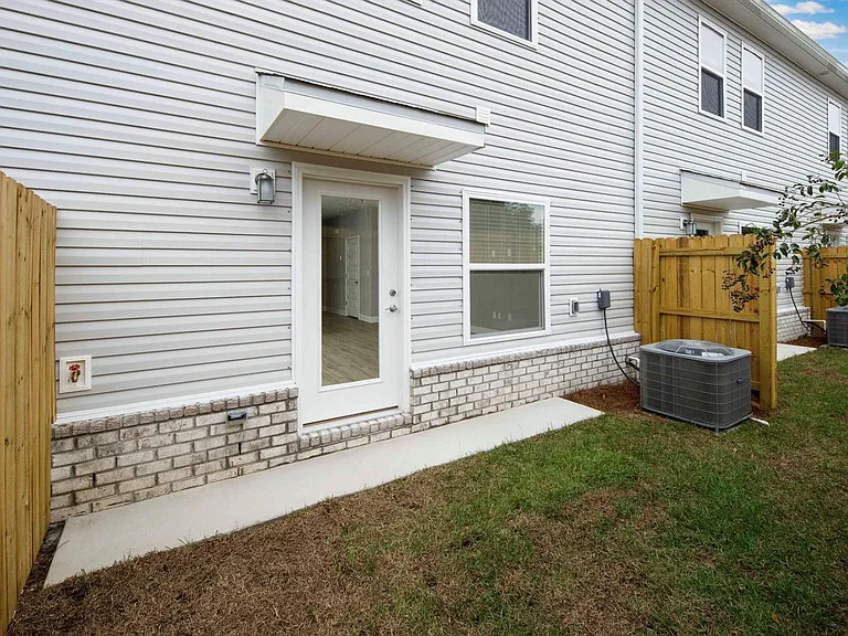 319 Carmel Dr #15 — Photo 31