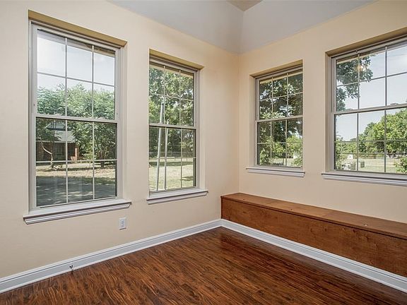 5th image of 631 William Dr