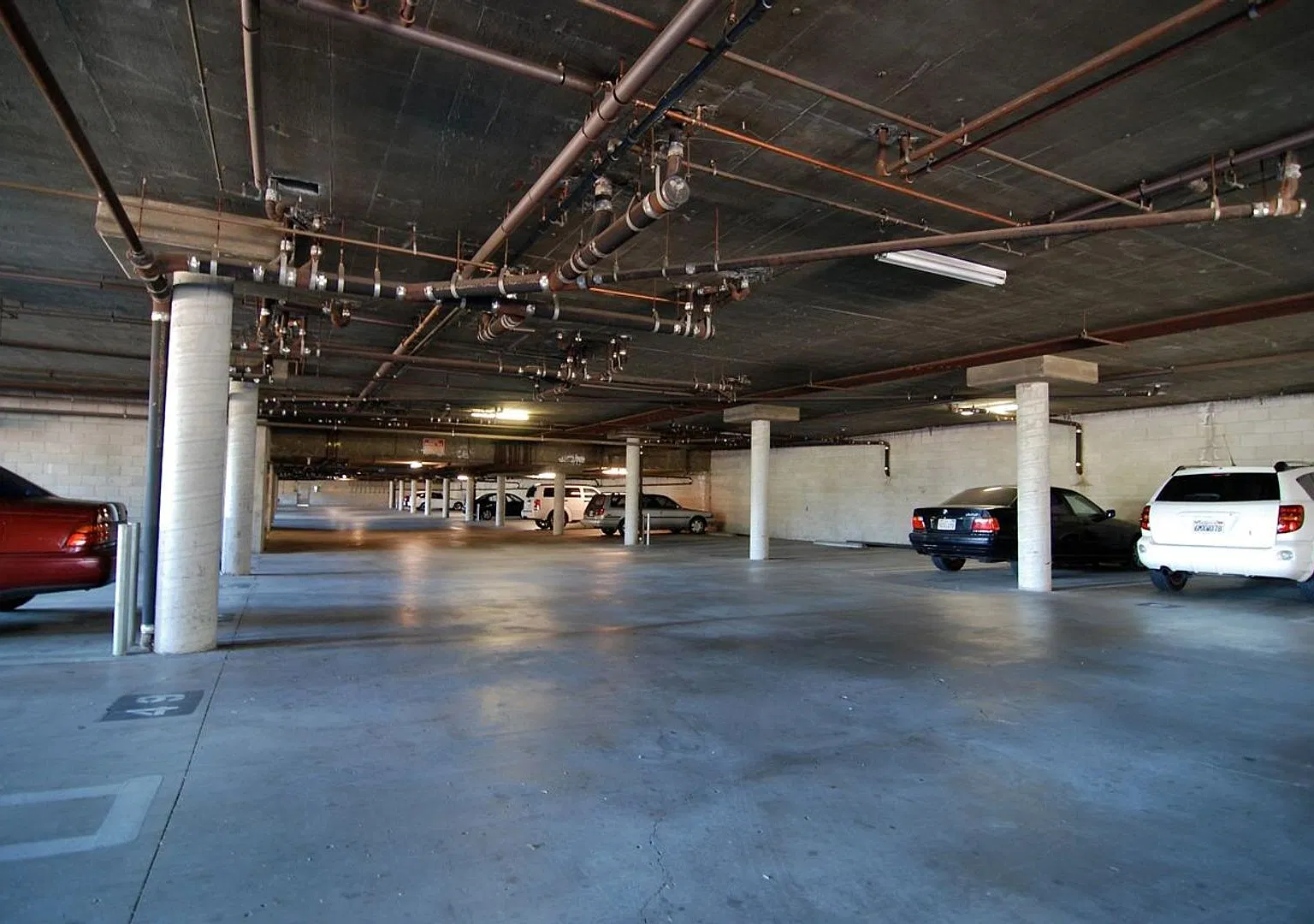 Campus Crossing Apartments - Northridge — Photo 4