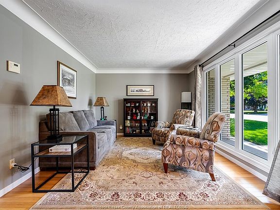 3rd image of 137 McCallum Dr