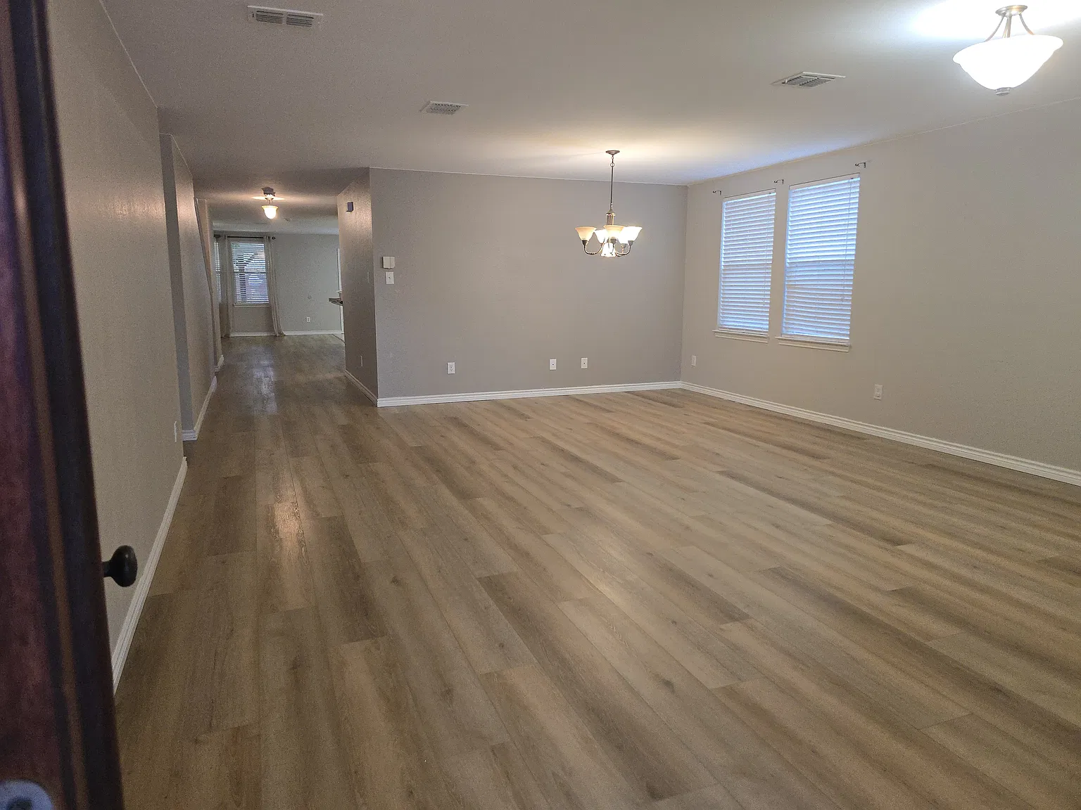 5 bed, 3757 sqft, $2,995 — Photo 2