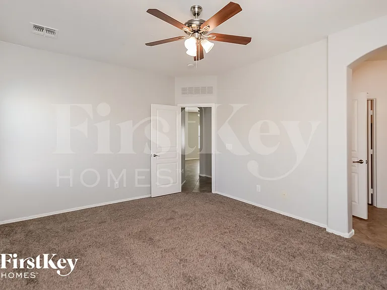 1210 W Vineyard Plains Dr — Photo 10