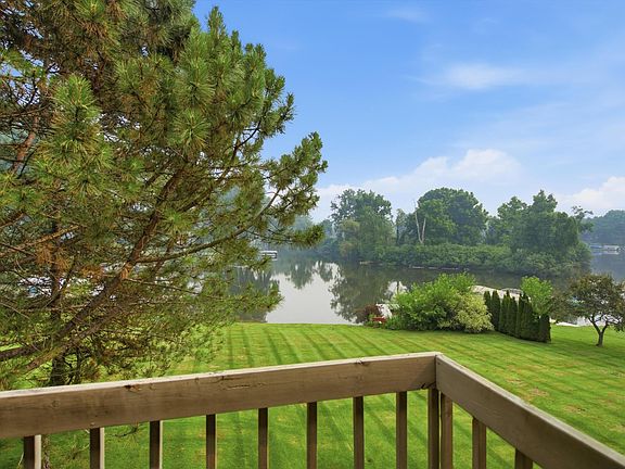 5th image of 3926 Lakes Edge Dr