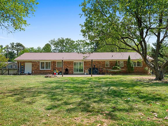 5th image of 903 Mead Dr