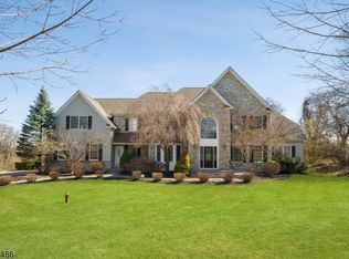 9 Highland Dr, Chester, NJ 07930