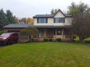 5015 Escarpment Dr, Lockport, NY 14094