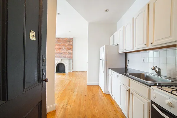 Rented by Jonathan Wachtel, LREB | media 24