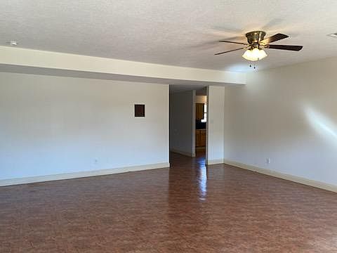 2nd image of 5058 Hawthorn Dr
