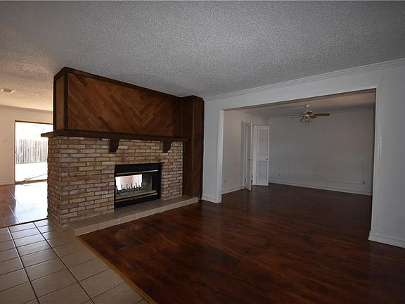 5th image of 1009 Greenbriar Dr