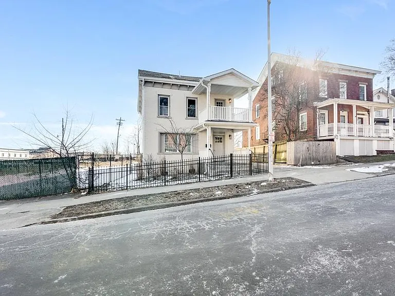 7 S Clinton St #2 — Photo 6