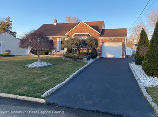 31 Park View Dr, Hazlet, NJ 07730