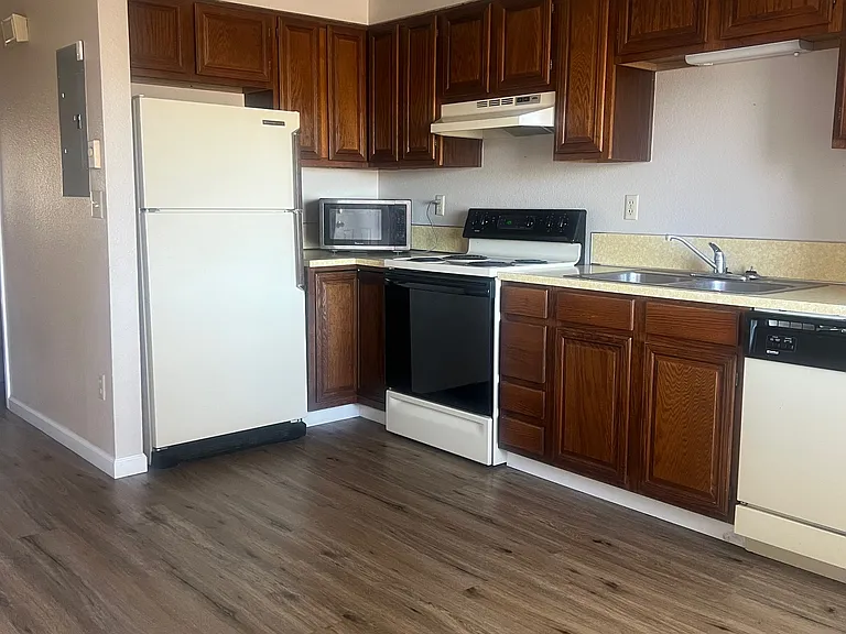 216 Cheyenne Dr — Photo 3