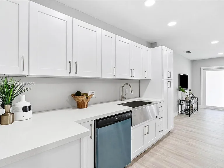 925 NW 84th St — Photo 7