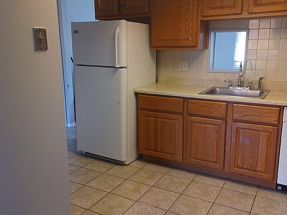 5th image of 939 Banbury Ct