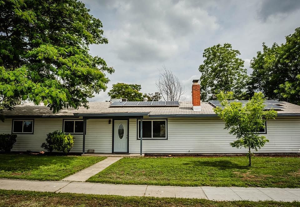 1st image of 2322 W Ashlan Ave