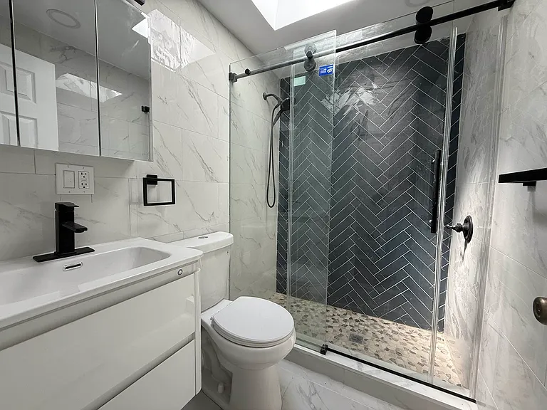 392 Lorimer St #3 — Photo 12