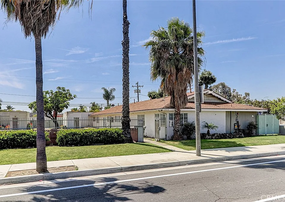 2018 E La Palma Ave