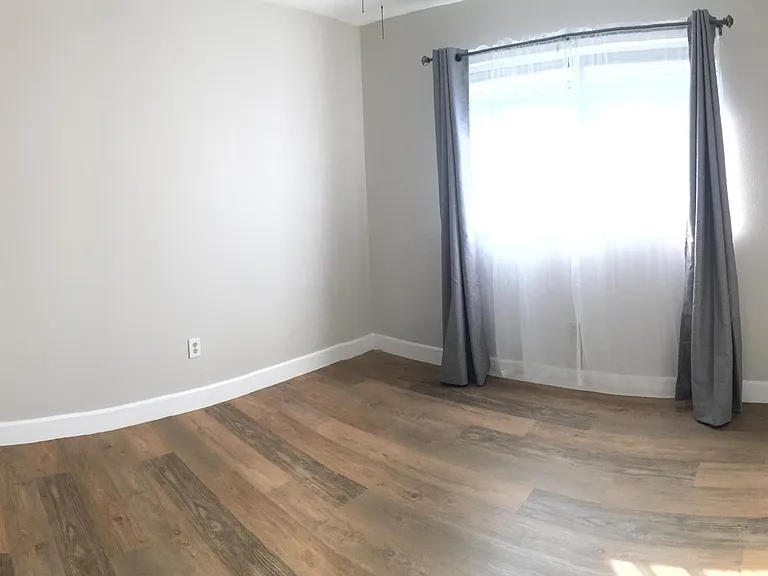 407 Columbia Way — Photo 12