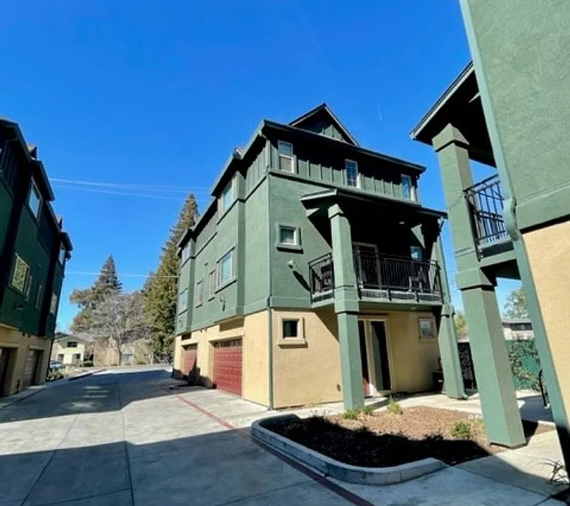 Building Photo 3