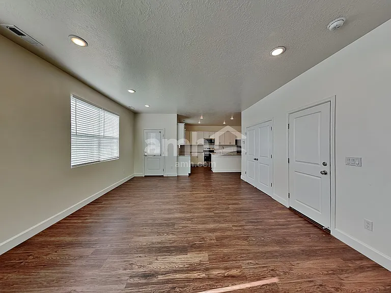 1328 E White St — Photo 6