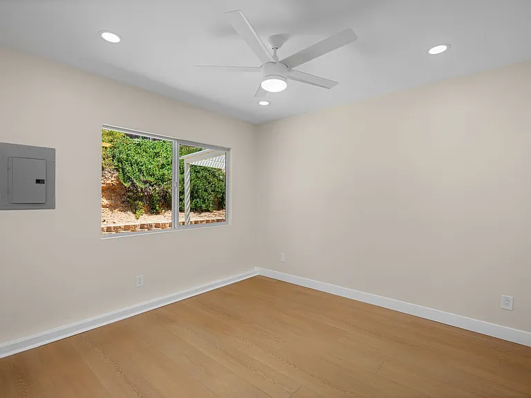5053 Lenore Dr — Photo 8