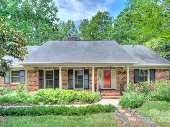 2235 Ramblewood Ln, Charlotte, NC 28210