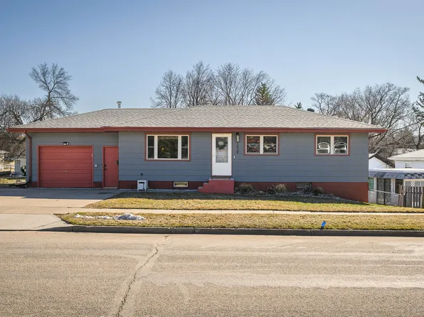 1929 Marian Dr, Bismarck, ND 58501