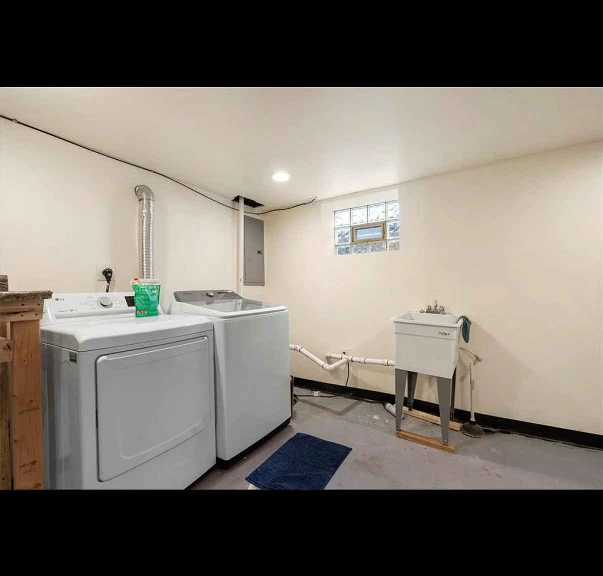 2 bed, 1010 sqft, $2,100 — Photo 3