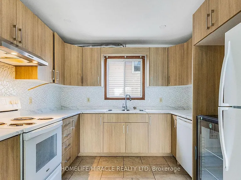 4 Eastwood Dr — Photo 8