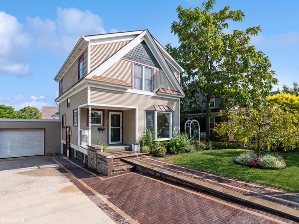 133 W Haven Ave, New Lenox, IL 60451