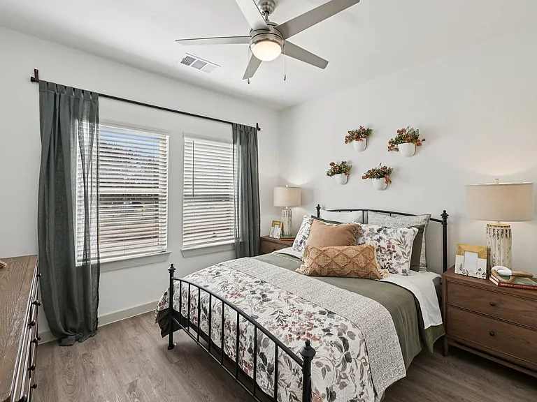 Huntington Place Seniors Garland — Photo 8