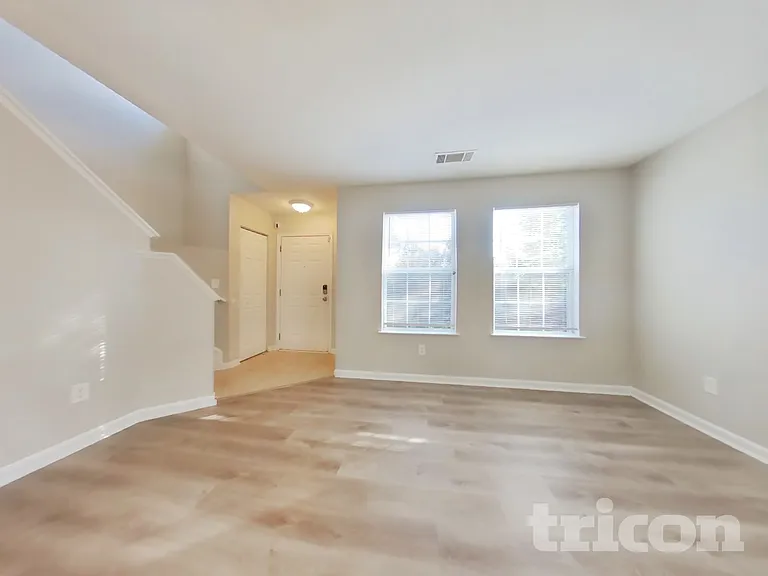 1104 Saint Phillips Ct — Photo 2