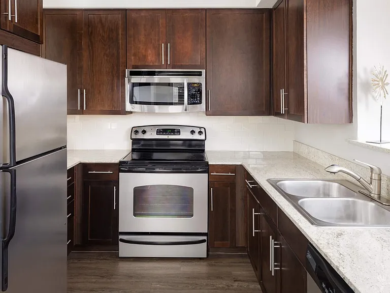 Eastbridge Apartments — Photo 6
