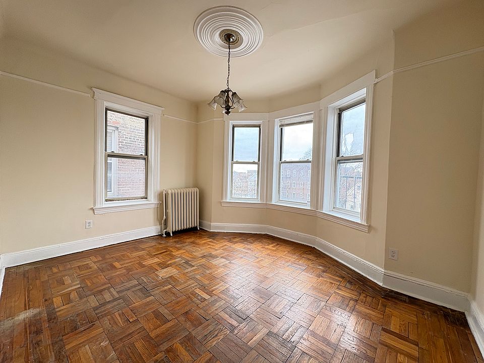 2nd image of 92 W 33rd St #D2