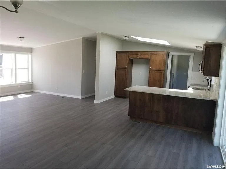 1020 Linden St — Photo 3