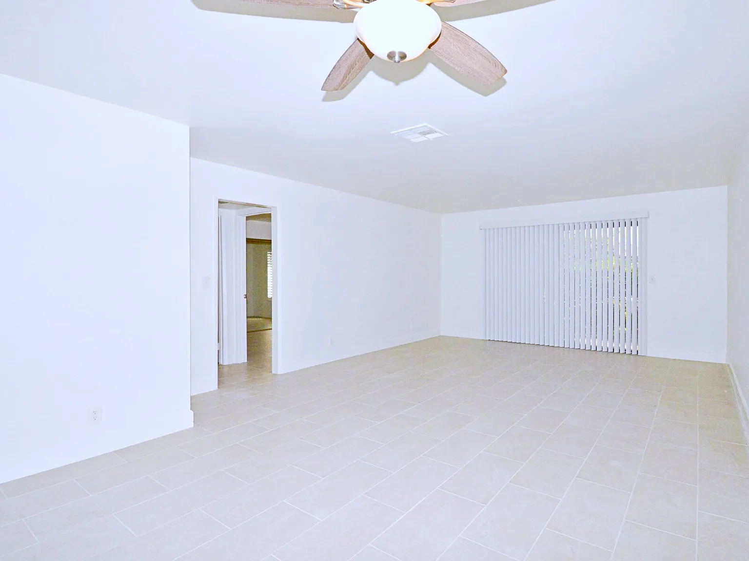2 bed, 2.0 bath, 916 sqft, $1,895 — Photo 1