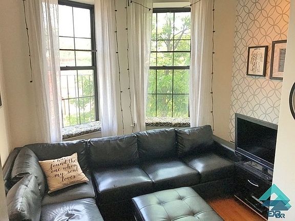2nd image of 654 Park Pl #1FRF