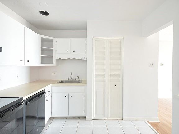 3rd image of 222 Winthrop Shore Dr APT 6