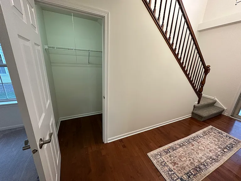 560 Lancaster Dr #560 — Photo 11