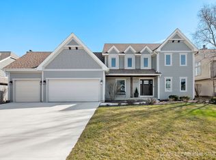 1N245 Blue Jay Ct, Carol Stream, IL 60188